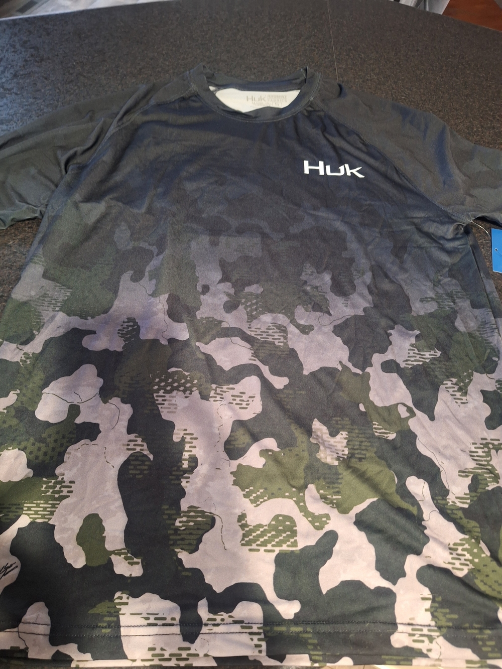 Huk Men’s Black & Green Camo Long Sleeve Performance Tee